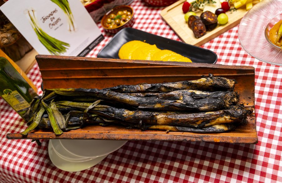 Jornadas de calçots: calçots a la brasa servidos en teja