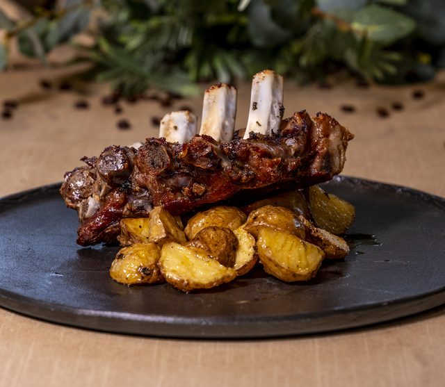 Codillo asado con patatas