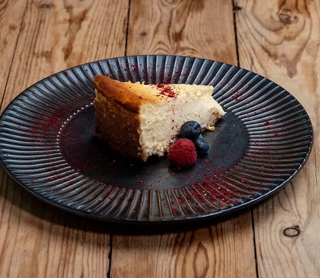 Tarta de queso con frutos rojos